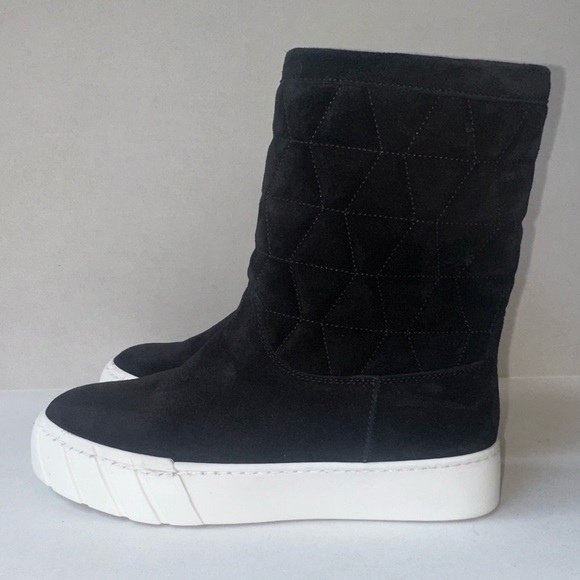 Aquatalia Black Quilted Suede Ankle Boot With Rubber Sole Size 5.5 Like New! - Picture 5 of 9